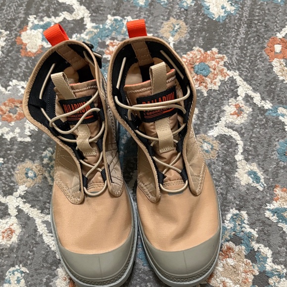 Palladium Small Man/Kids Tan and Gray Boots (US 6, UK 5.5, EUR 39) - Picture 1 of 9